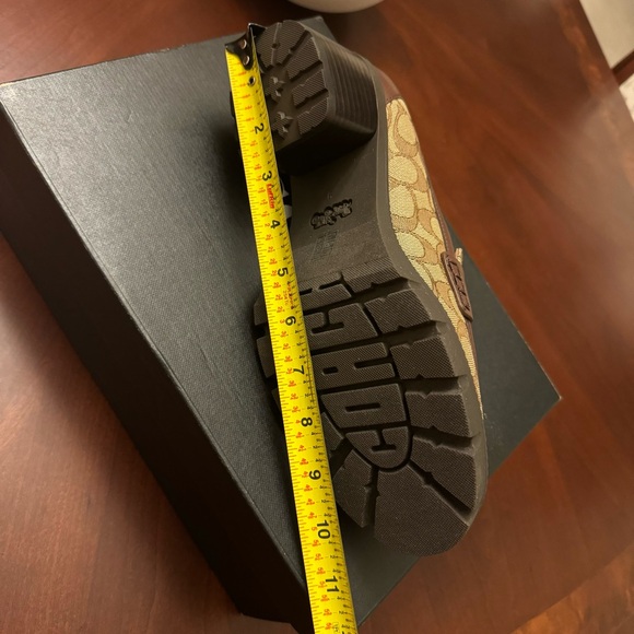 COACH Colleen Loafer In Signature
Jacquard size 9. - Picture 11 of 12